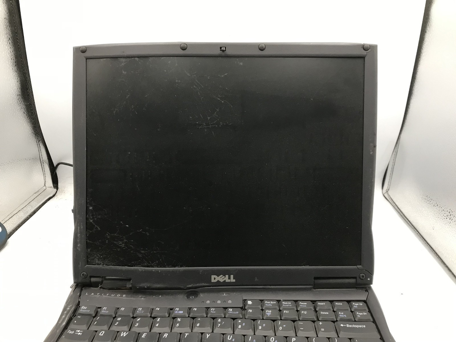 DELL LATITUDE C510 – FOR PARTS/DAMAGED – INTEL PENTIUM III – 256MB RAM -READ- BB