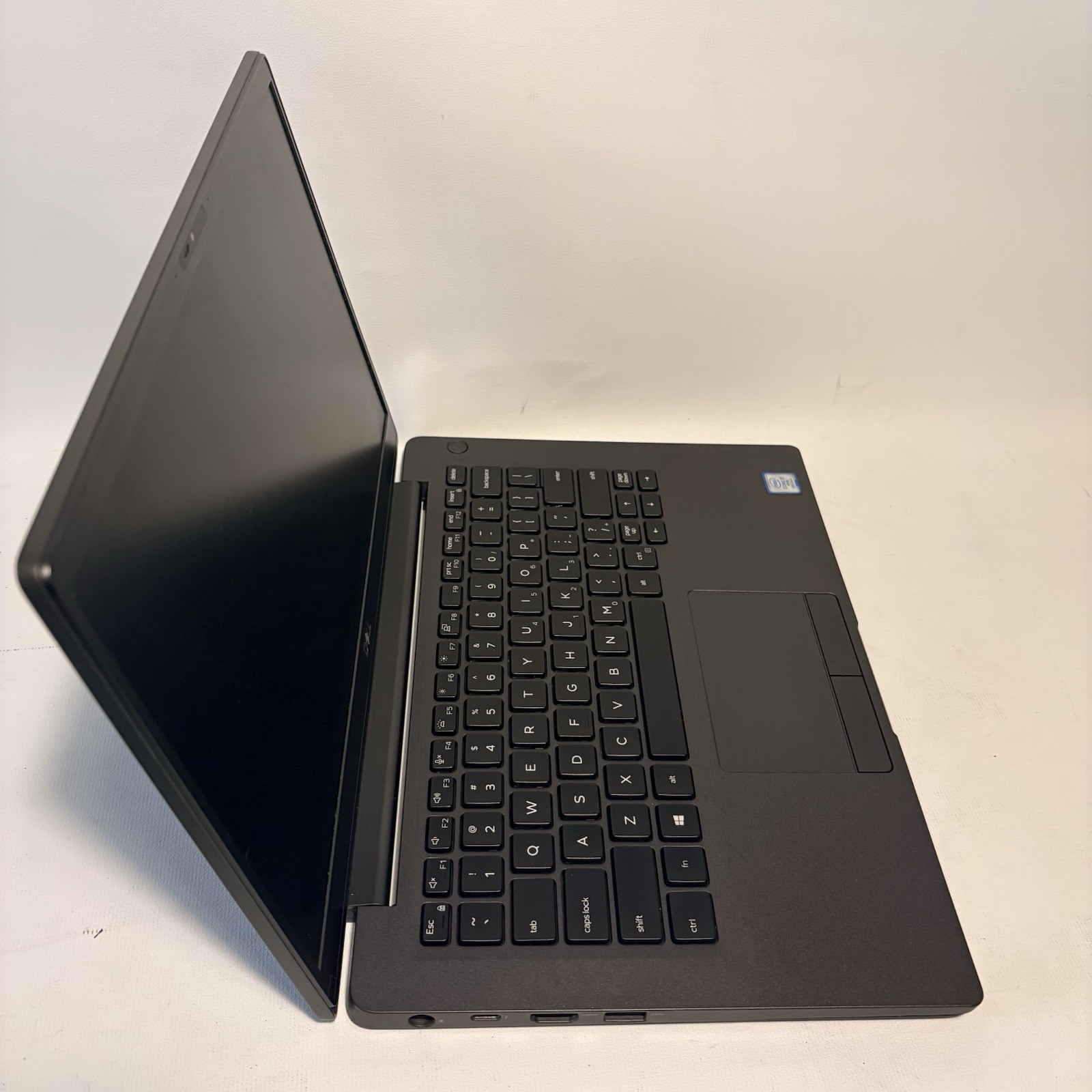 Dell Latitude 7300 Laptop i7-8665U 16GB DDR4 13.3″ HD 65W AC NO HDD OS