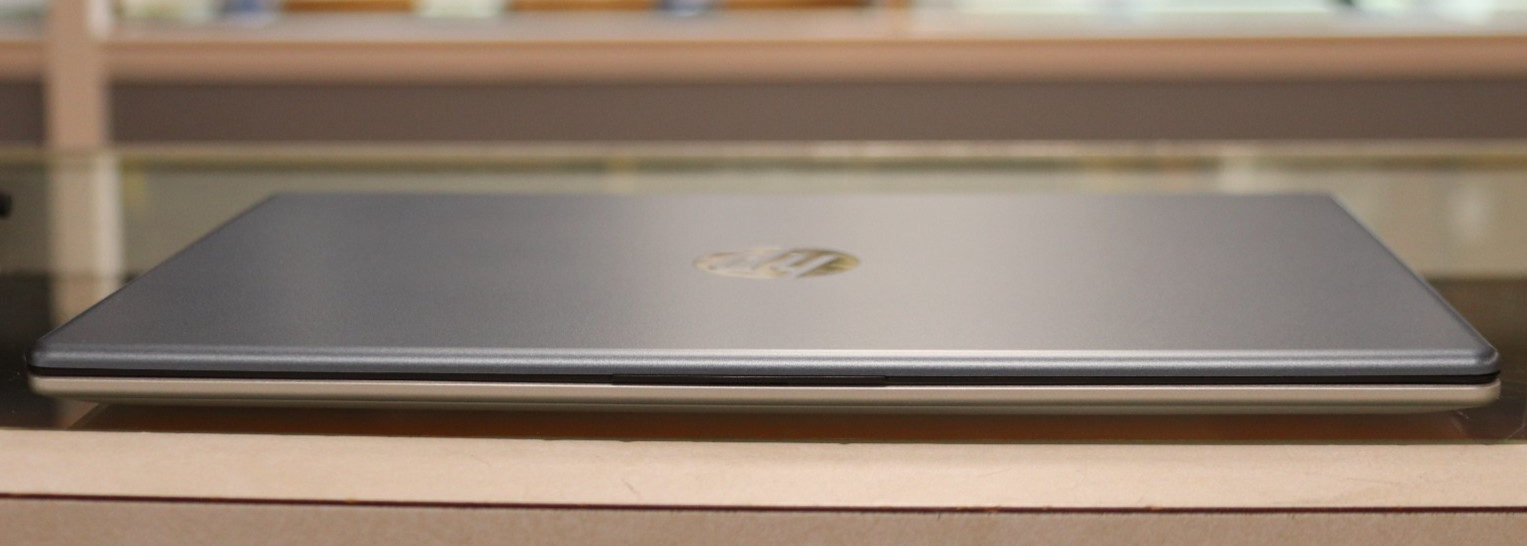 HP 14-EM0002WM 14-inch laptop (120gb ssd, 4gb ram) W/ charger