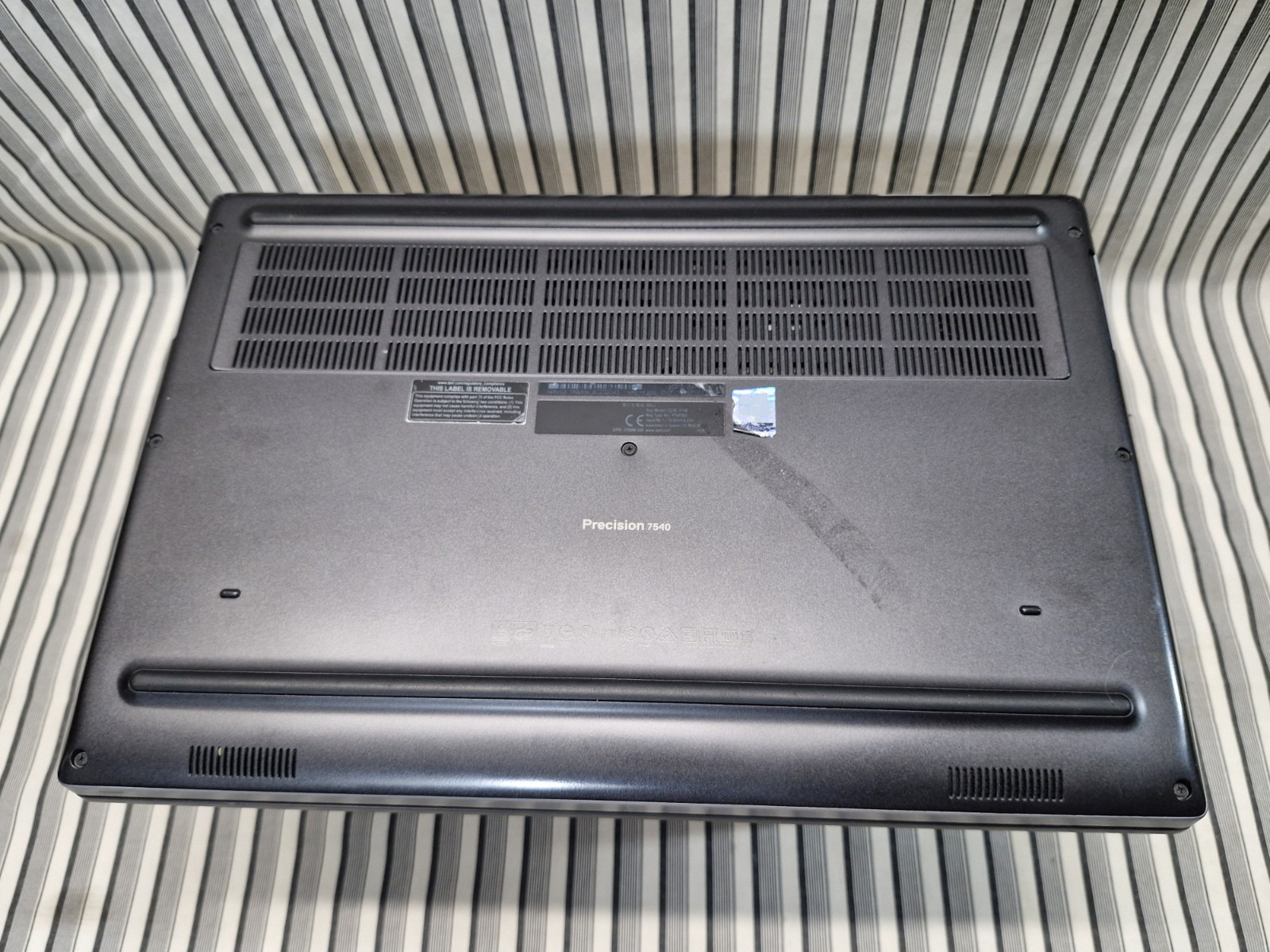 Dell Precision 7540 i9 9th Gen 15.6″ 2TB HDD No Charger Parts Repair