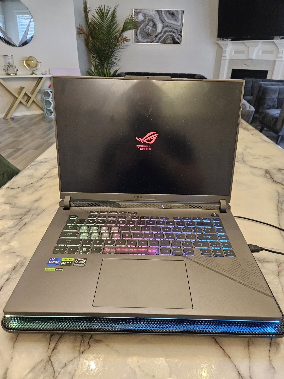 ASUS ROG Strix G16 i9 1400HX | Nvidia RTX 4060 8gb