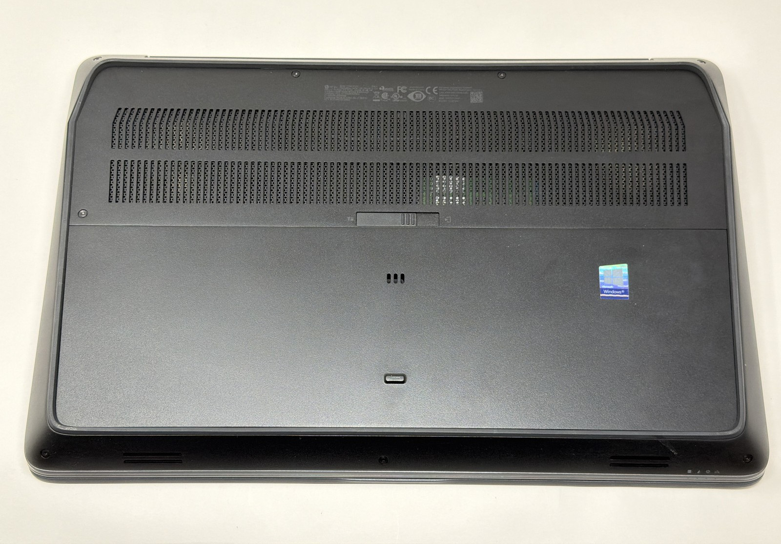 HP ZBook 17 G4 Intel Xeon E3-1535M v6 64GB 2TB SSD Quadro P40 Space Silver Good