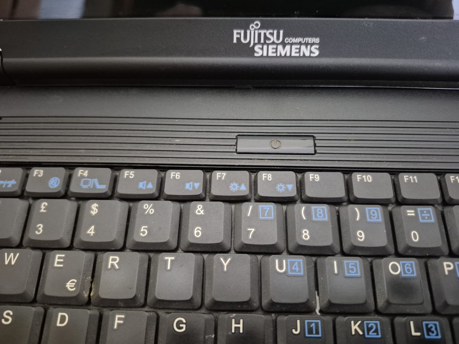 Fujitsu Siemens Laptop Amilo La1703 Cpu Amd Sempron 3500+ 2Gb For Parts