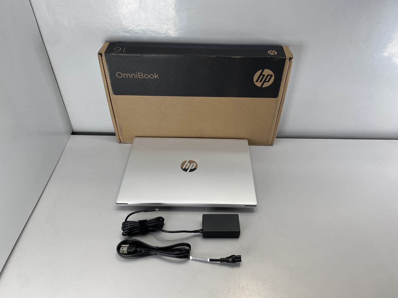 HP Laptop OmniBook 5 16-AF1173CL 16″ Intel Core Ultra 7 255U 1TB- Silver