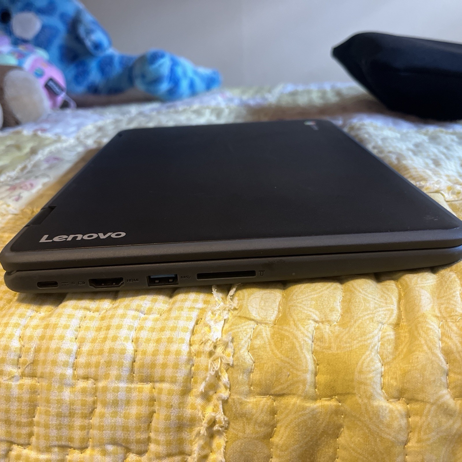 Lenovo 300e Chromebook 81H0 (11.6″ Touch, 4GB, 32GB eMMC, ChromeOS) w/ Charger