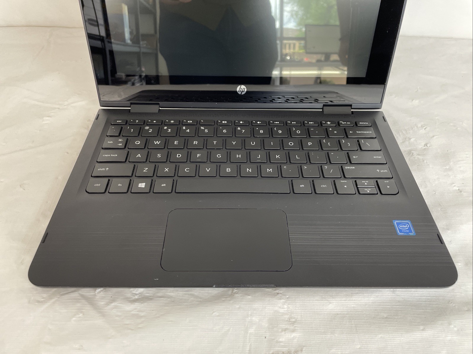 HP Pavilion x360 Convertible INTEL(R) CELERON N3060 @ 1.60GHz 4GB RAM 32GB SSD.