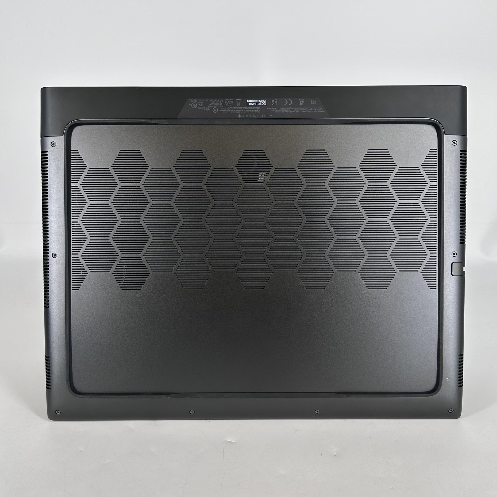 Dell Alienware M18 R1 480Hz FHD+ 2.5 GHz Ryzen 9 7945HX 32GB 1TB SSD RX 7900M