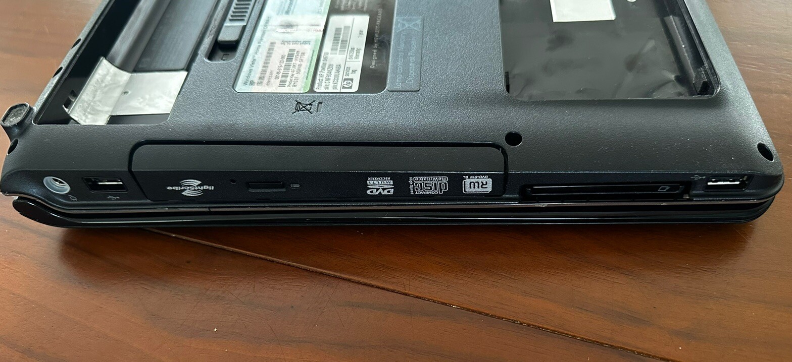 HP Pavilion dv9700 Laptop W Remote For Parts Only 17” Screen No Power No Battery