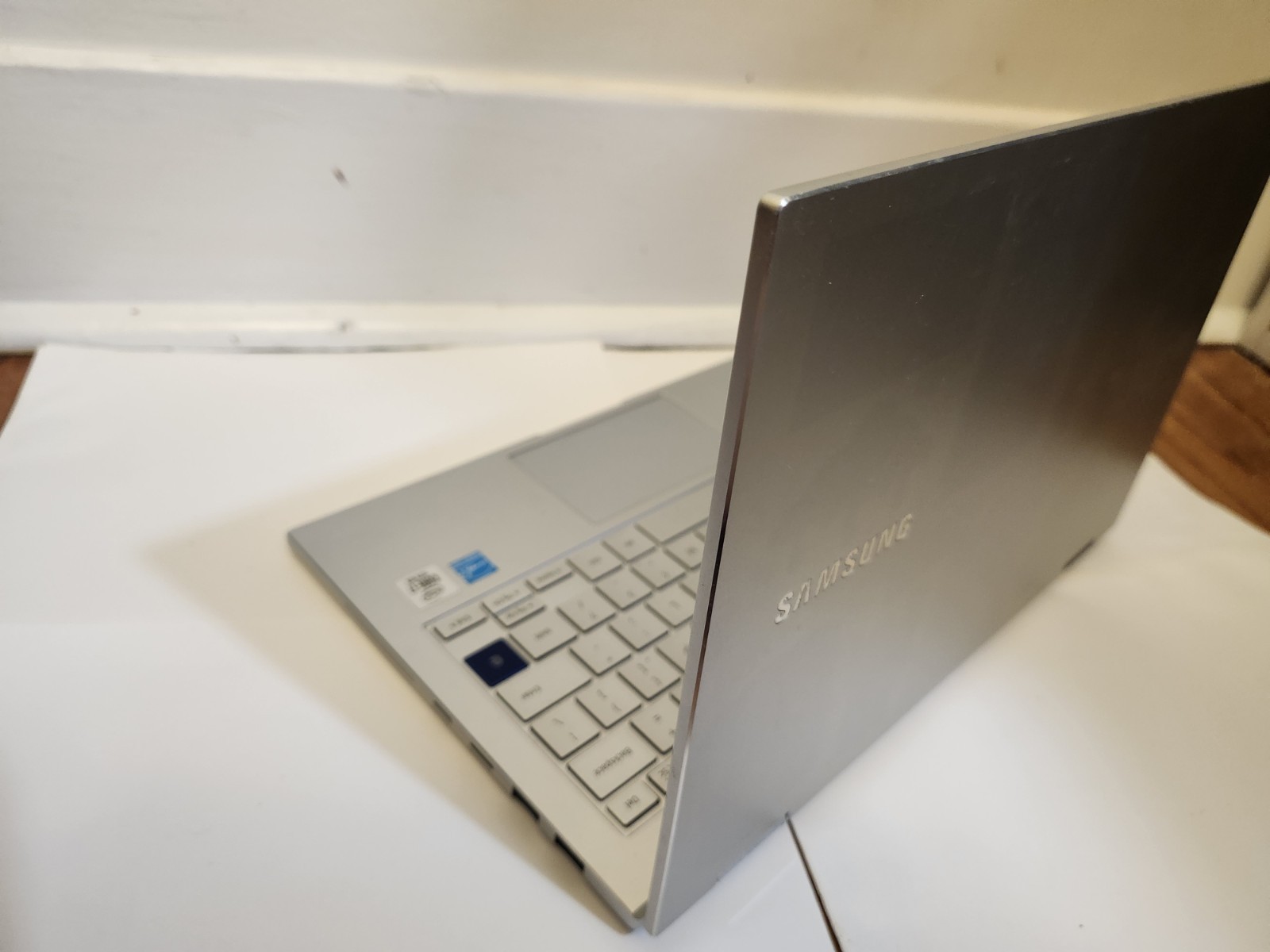 Samsung Galaxy Book Flex Alpha NP730QCJ 13″ i7-10510U 12GB RAM 512GB SSD Laptop