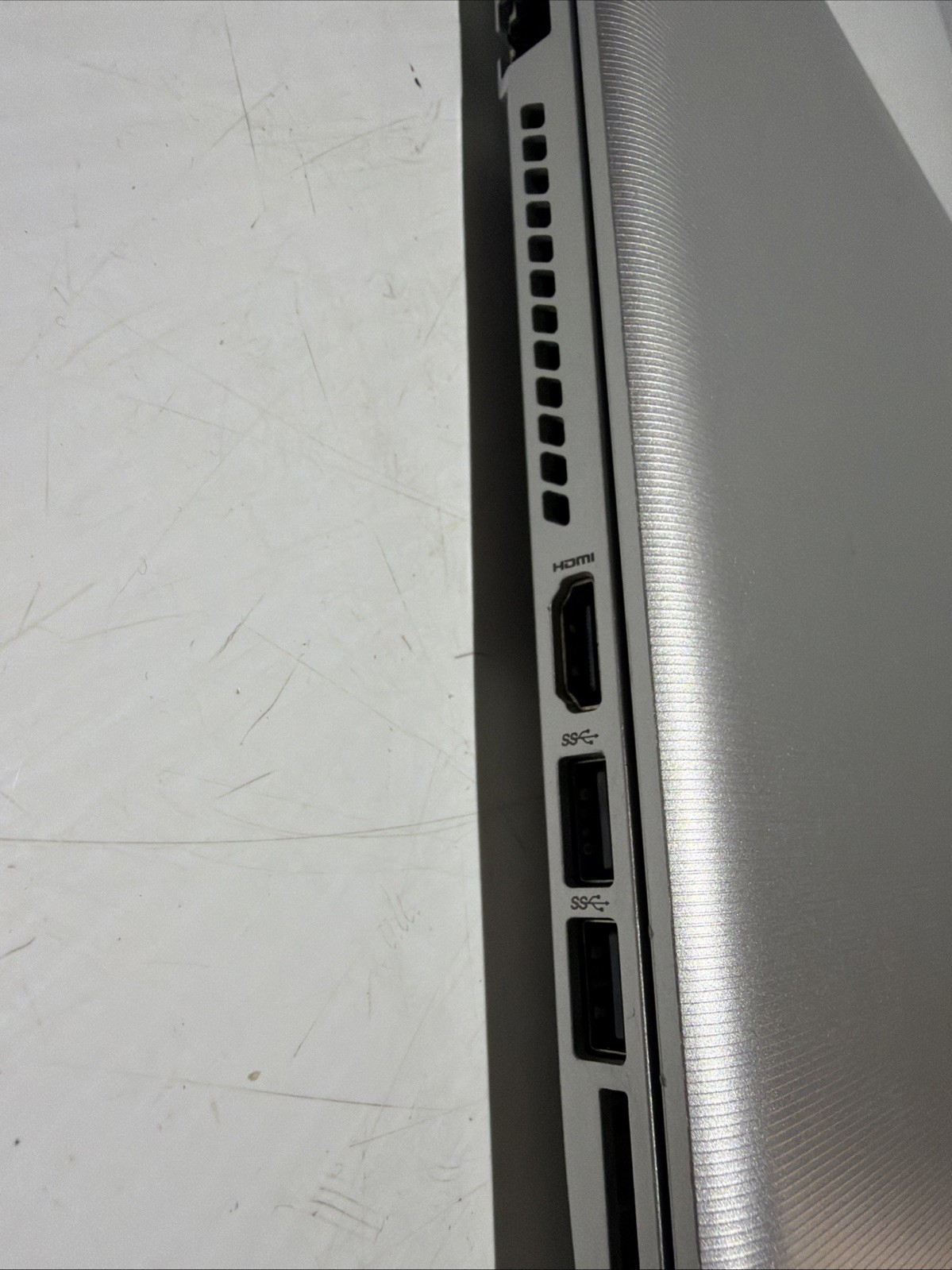 Hp Pavilion 15 Laptop i3-4030U 6gb Ram 750gb HDD Windows 10 Home No P/S