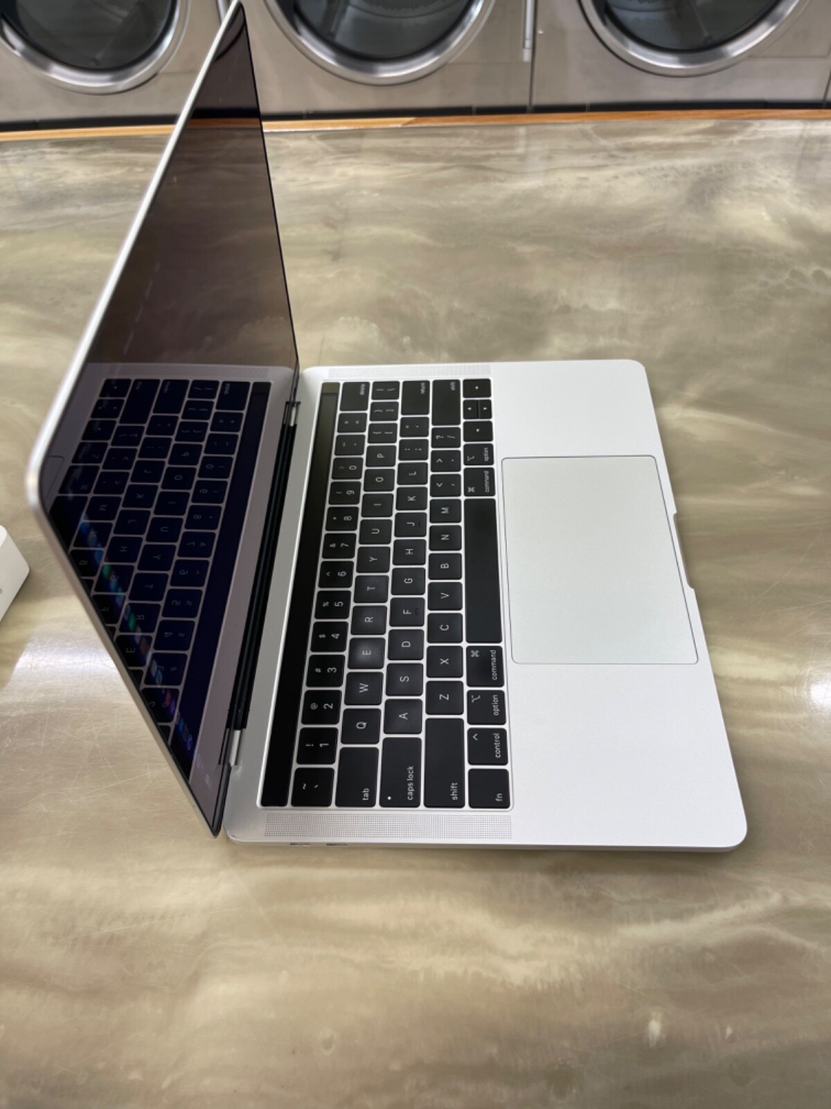 Apple macbook pro 2019 13 inch screen with touch bar 