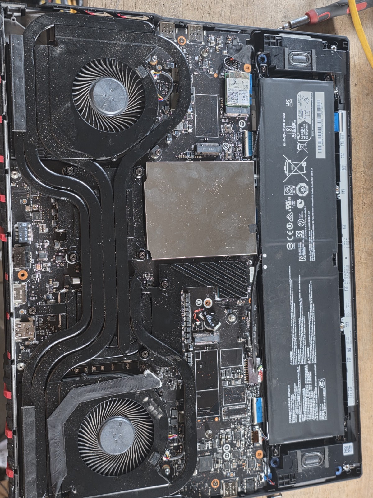 MSI | Raider 18 HX A14VIG-495US 18 in QHD+ i9-14900HX RTX 4090 Power