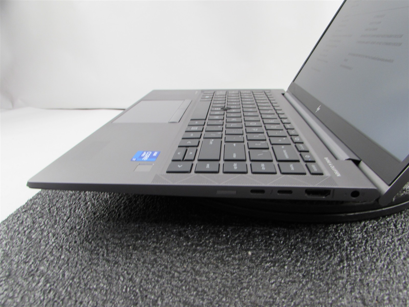 HP ZBOOK FIREFLY 14 (G8) 1920X1080 FHD I7-1185G7 512GB SSD 16GB RAM NO O.S