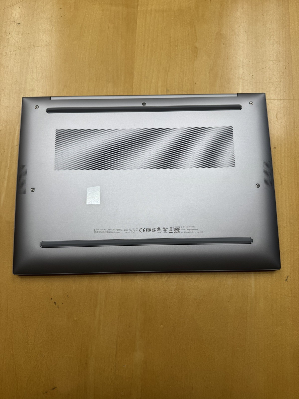 HP ZBook Firefly G10 A 14″ RYZEN 9 PRO 7940HS 1TB 32GB W11P Dreamcolor 120Hz