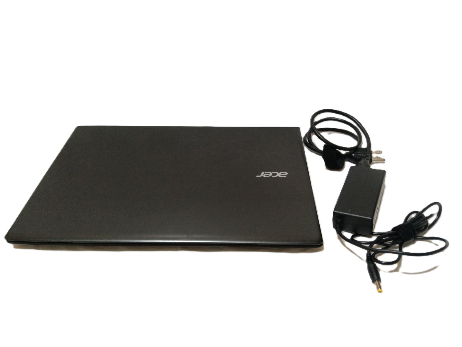 Acer laptop Aspire E5-576 Series Model N16Q2 8GB RAM 256GB SSD drive w powercord