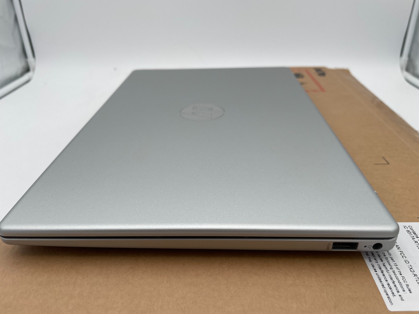 HP 14″ AMD Ryzen 3-7320U LPDDR5 4GB Radeon 256GB Windows 11 Home Silver – NOB