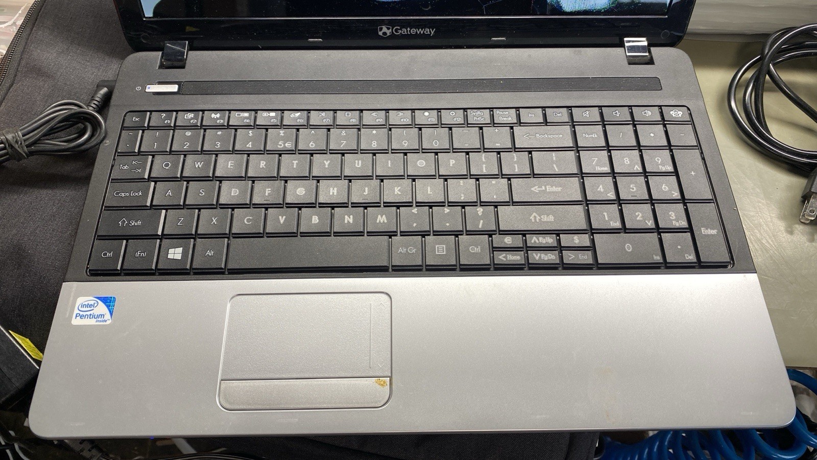 Gateway ME56R47U 15.6″ HD Laptop Intel 8GB Win-10 WebCam DVD Cracked Display See
