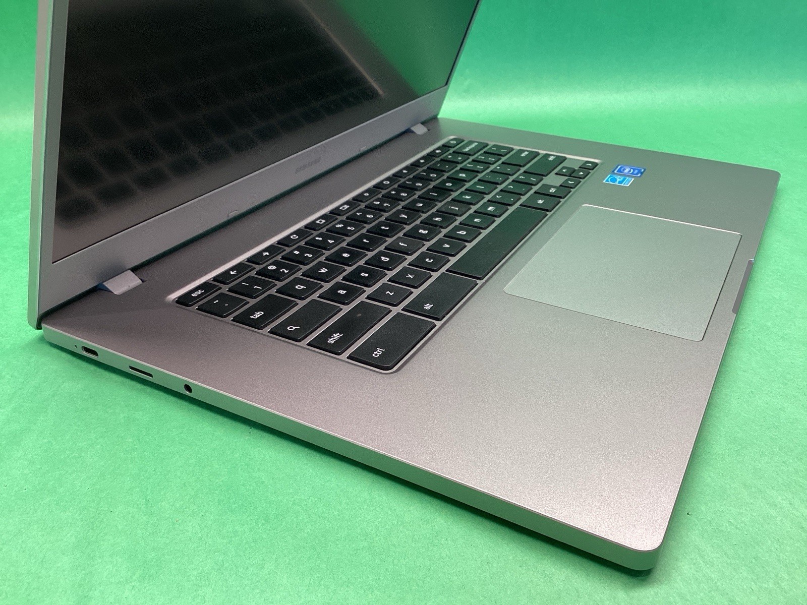 Samsung Chromebook ‎4+ XE350XBA-K01US Celeron N4000 – POWERS ON – UNTESTED