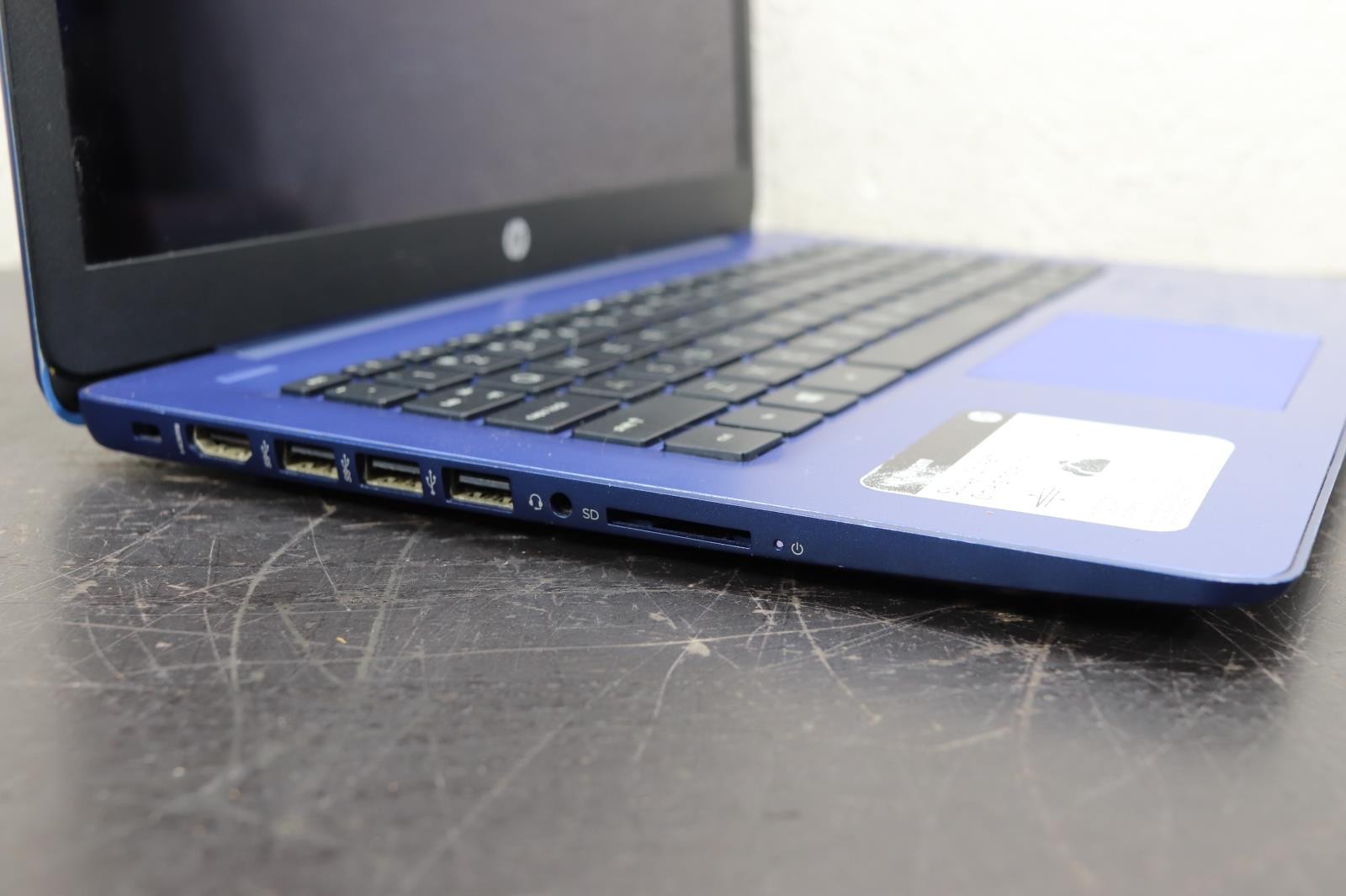 HP Stream 14-DS0035NR 14″ AMD A4-9120e 1.50GHz 4GB RAM 64 GB SSD Windows 10