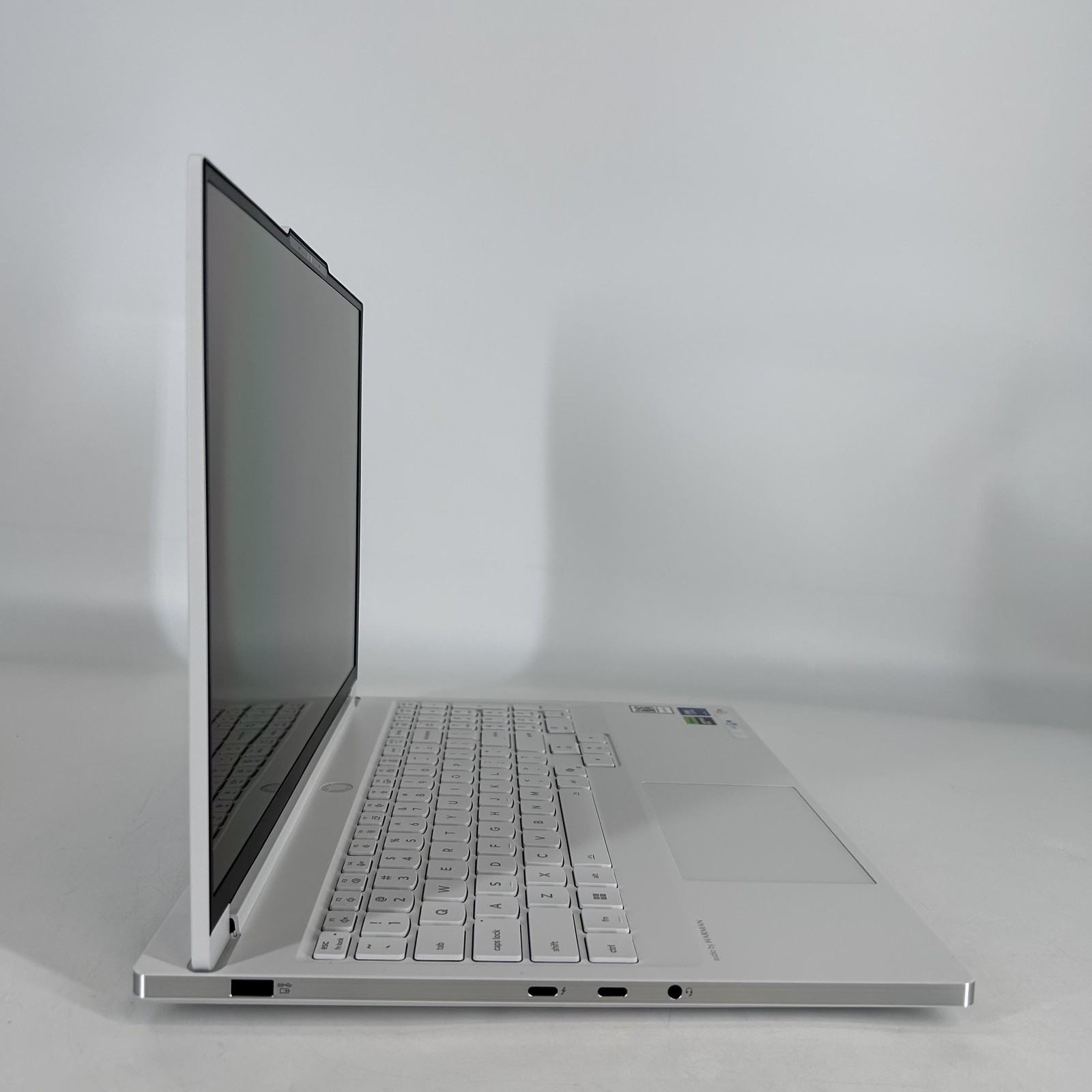 Lenovo Legion 7i Gen 10 16 165Hz QHD+ 2.4GHz Ultra 7 255HX 32GB 1TB SSD RTX 5060
