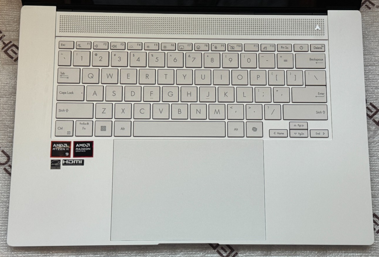 ASUS Zenbook S 16 16″ 3K OLED Touch Laptop Ryzen AI 9 365 24GB RAM 1TB SSD