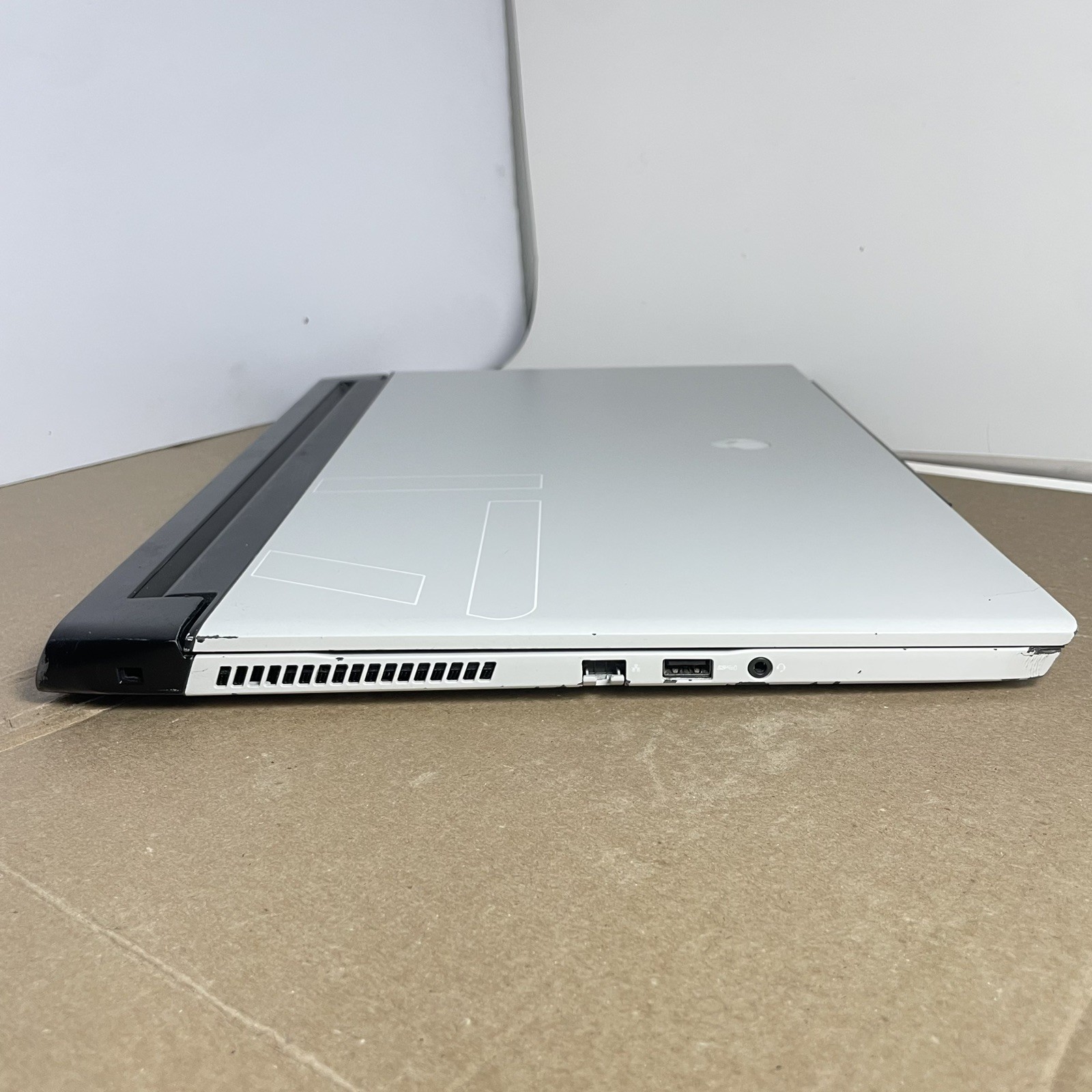 Alienware m17 R3 Gaming Laptop 300Hz RTX 2070 1TB SSD Super 16GB RAM i7-10750H