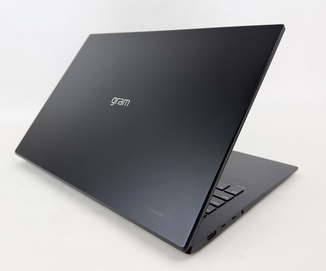 LG Gram 17Z90TL-H.AUB9U1 17″ Touch Core Ultra 9 288V 32GB 2TB SSD W11H