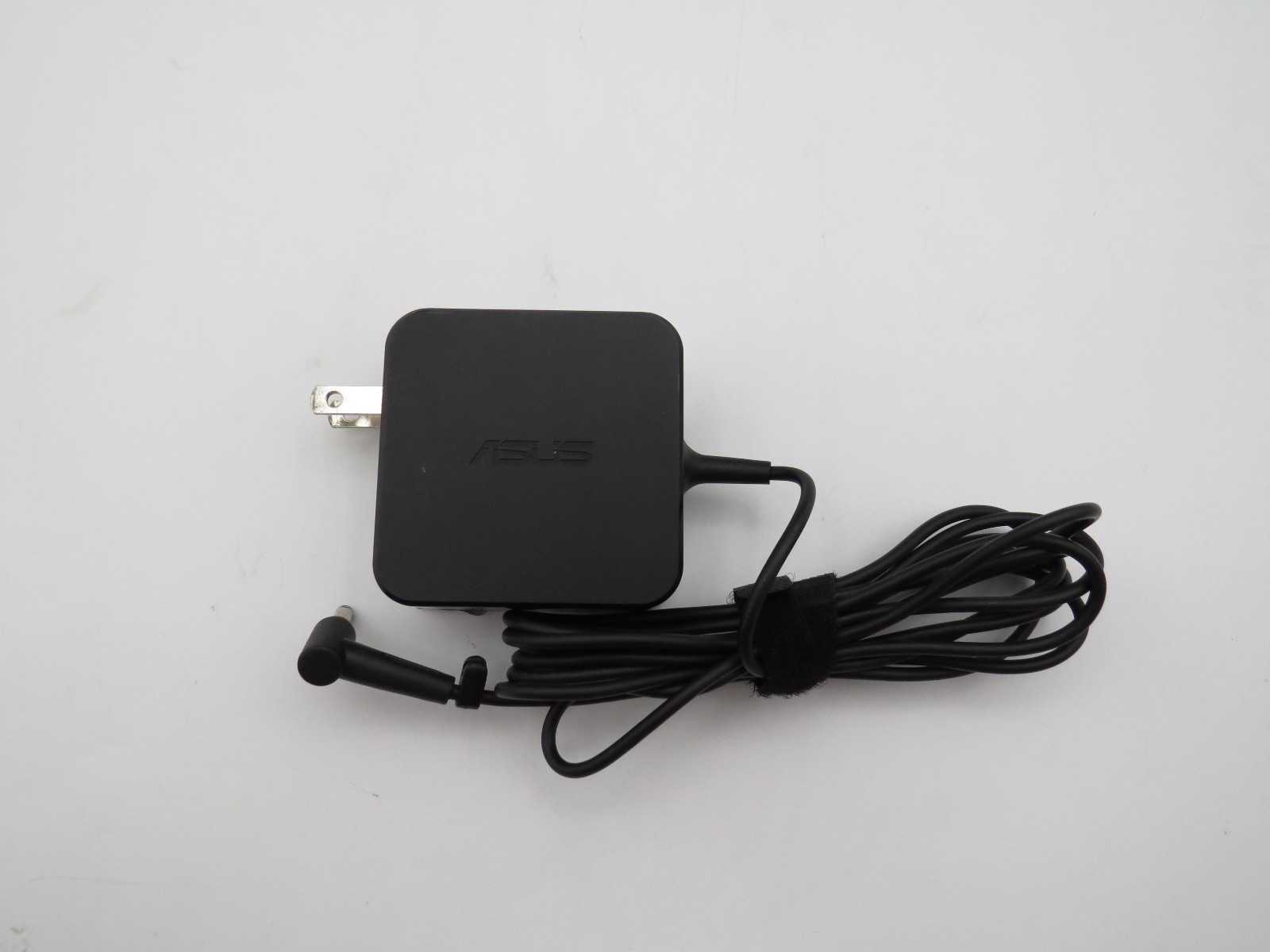 ASUS F556U i7-6500U @ 2.7GHz 4GB DDR4 238GB SSD 15.6″ No OS