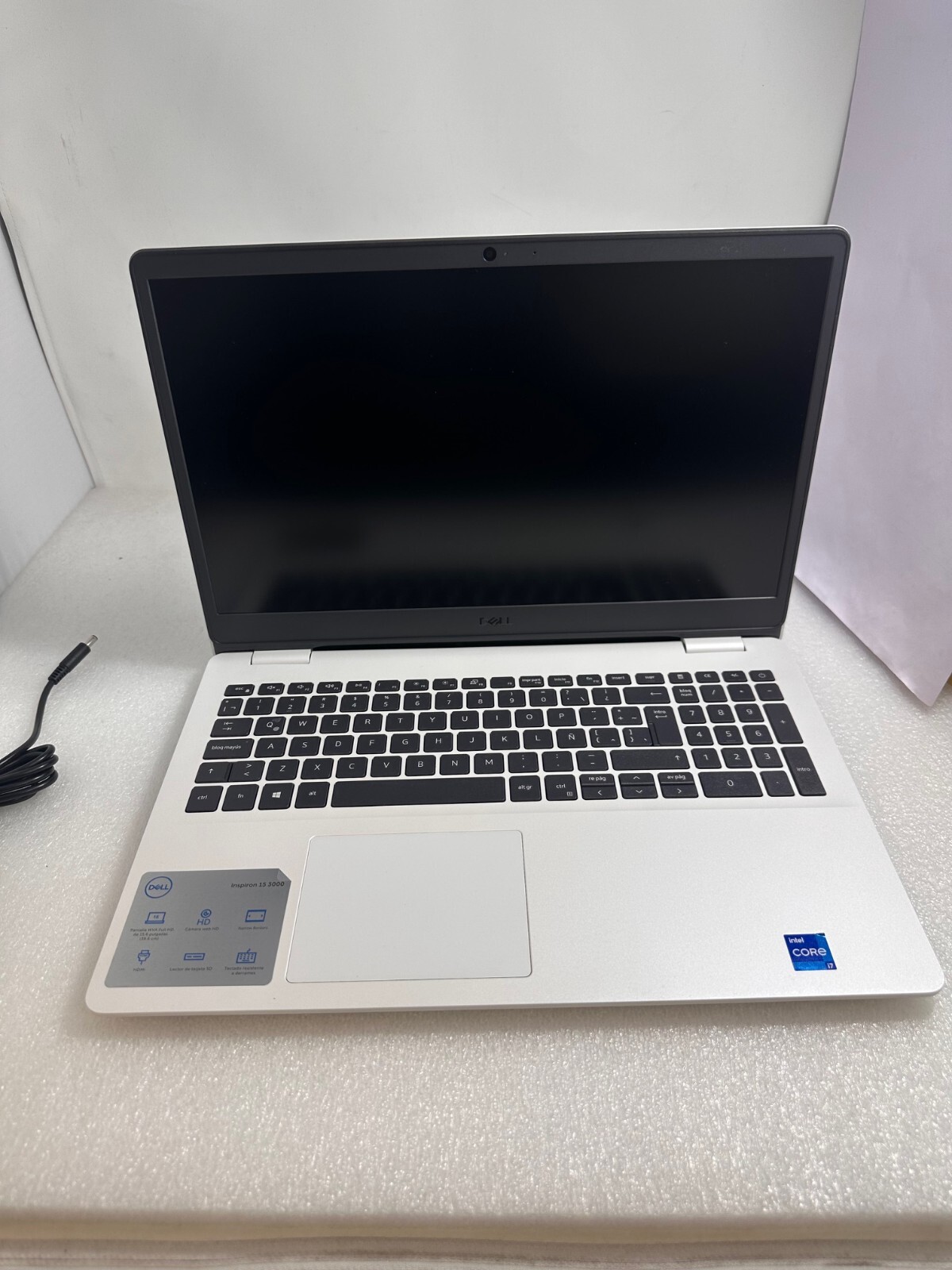 Dell Inspiron 3501 15.6″ FHD Intel Core i7-1165G7 8gb ram 256gb PCIe Win 11
