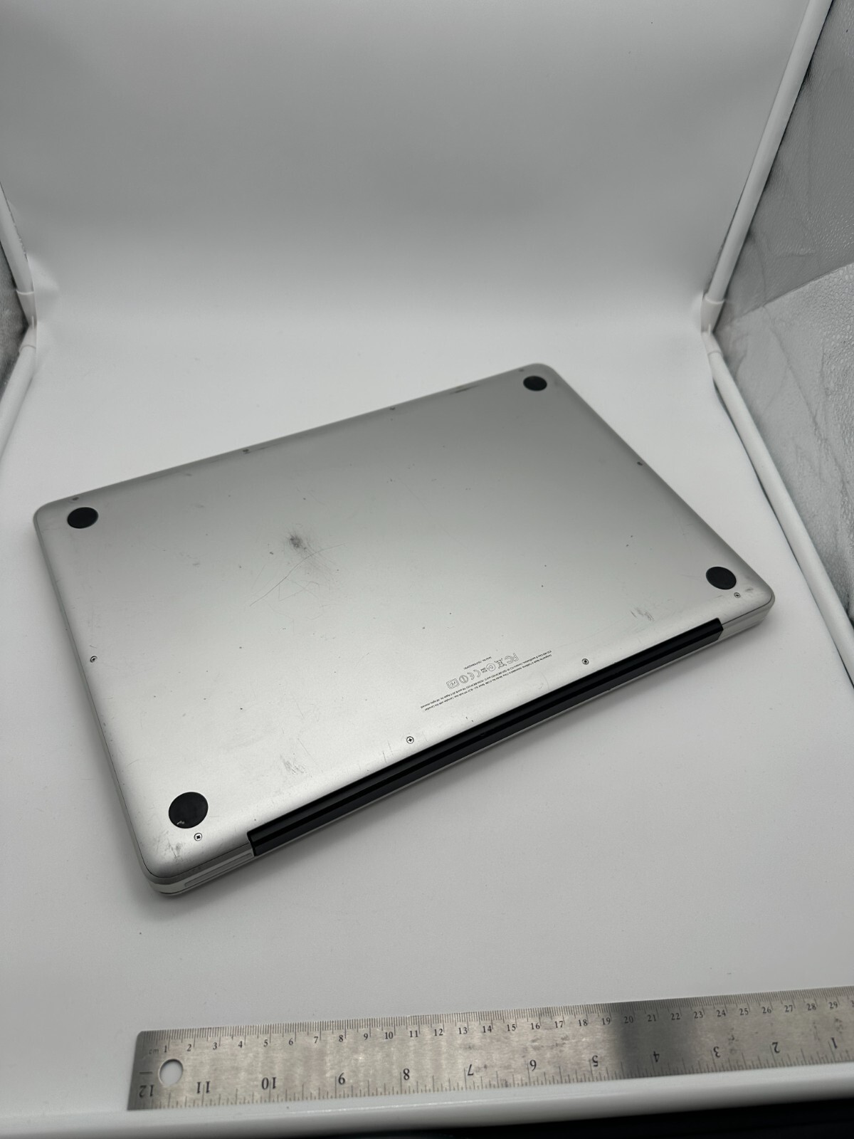 Apple MacBook Pro A1286 15″ i7 Laptop Matte Display – TURNS ON – READ INFO AS IS