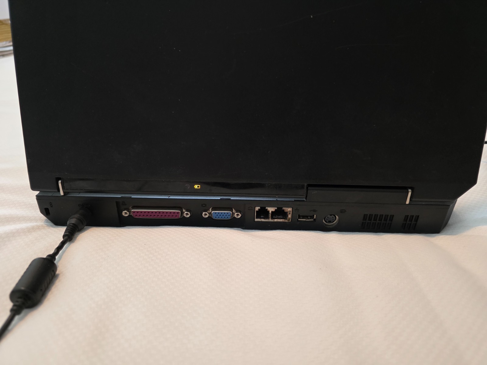 Vintage IBM ThinkPad R40 Windows XP Pro Factory Restore Pentium M Working