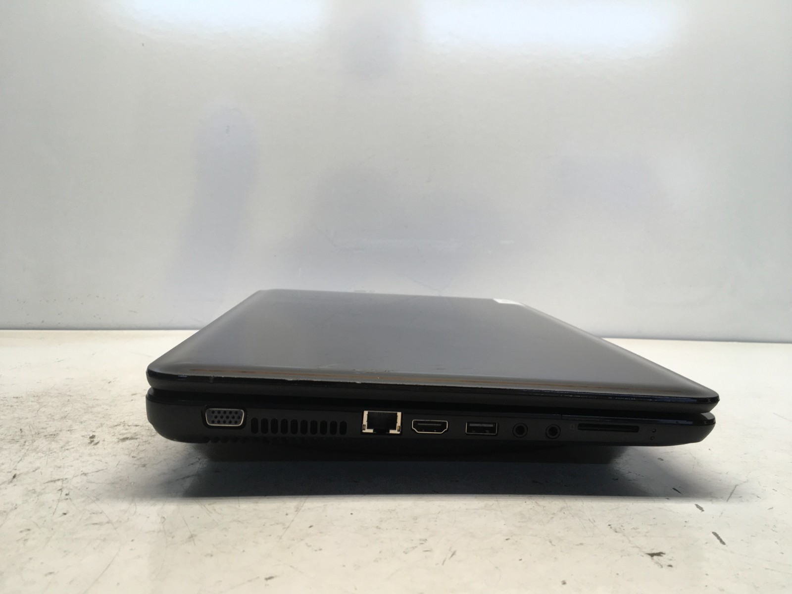 HP 2000-2C23DX AMD E1-1200 1400MHz 4 GB NO HDD/Batt – Cracked Screen