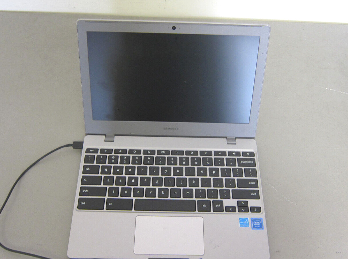 Samsung Chromebook XE310XBA – 1.1GHz Intel W/ CHARGER – FREE SHIPPING