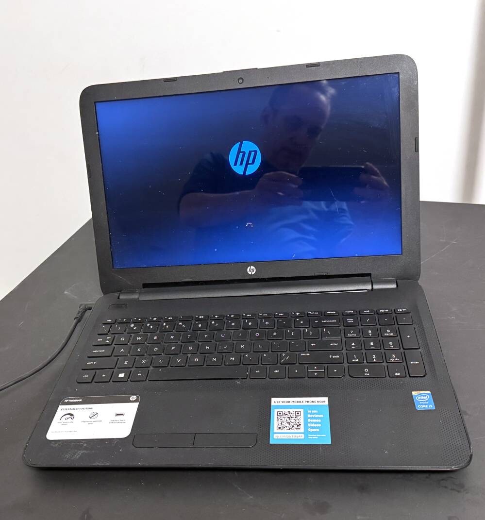 HP Pavilion 15.6″ TPN-C125 laptop computer w/Intel Core i3 processor – runs