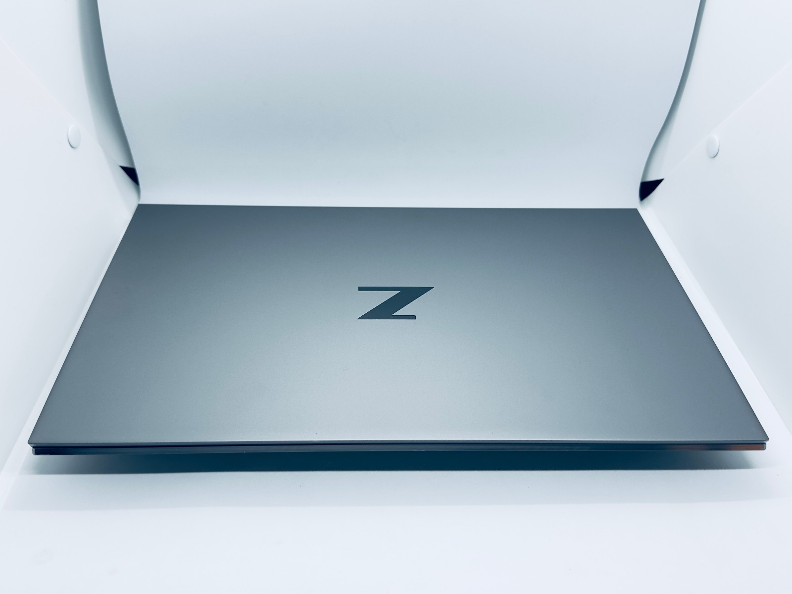 HP ZBook Studio G7 i7-10850H 2.7GHz 512GB SSD 16GB NVIDIA Quadro T1000 Win11