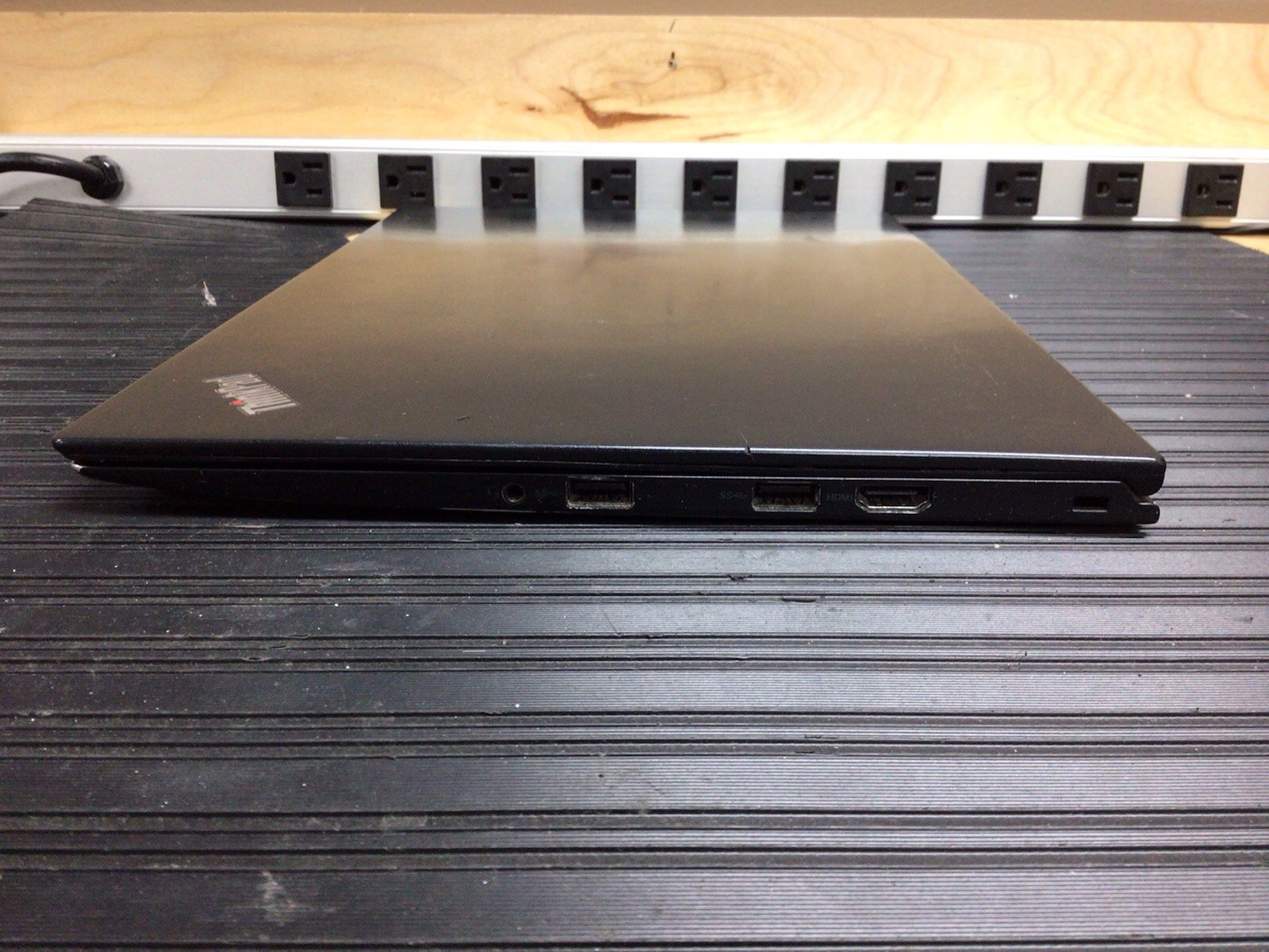 Lenovo X1 Carbon 4th Gen 14″ | i7-6600U@2.6 | 8GB RAM | No Drives/OS
