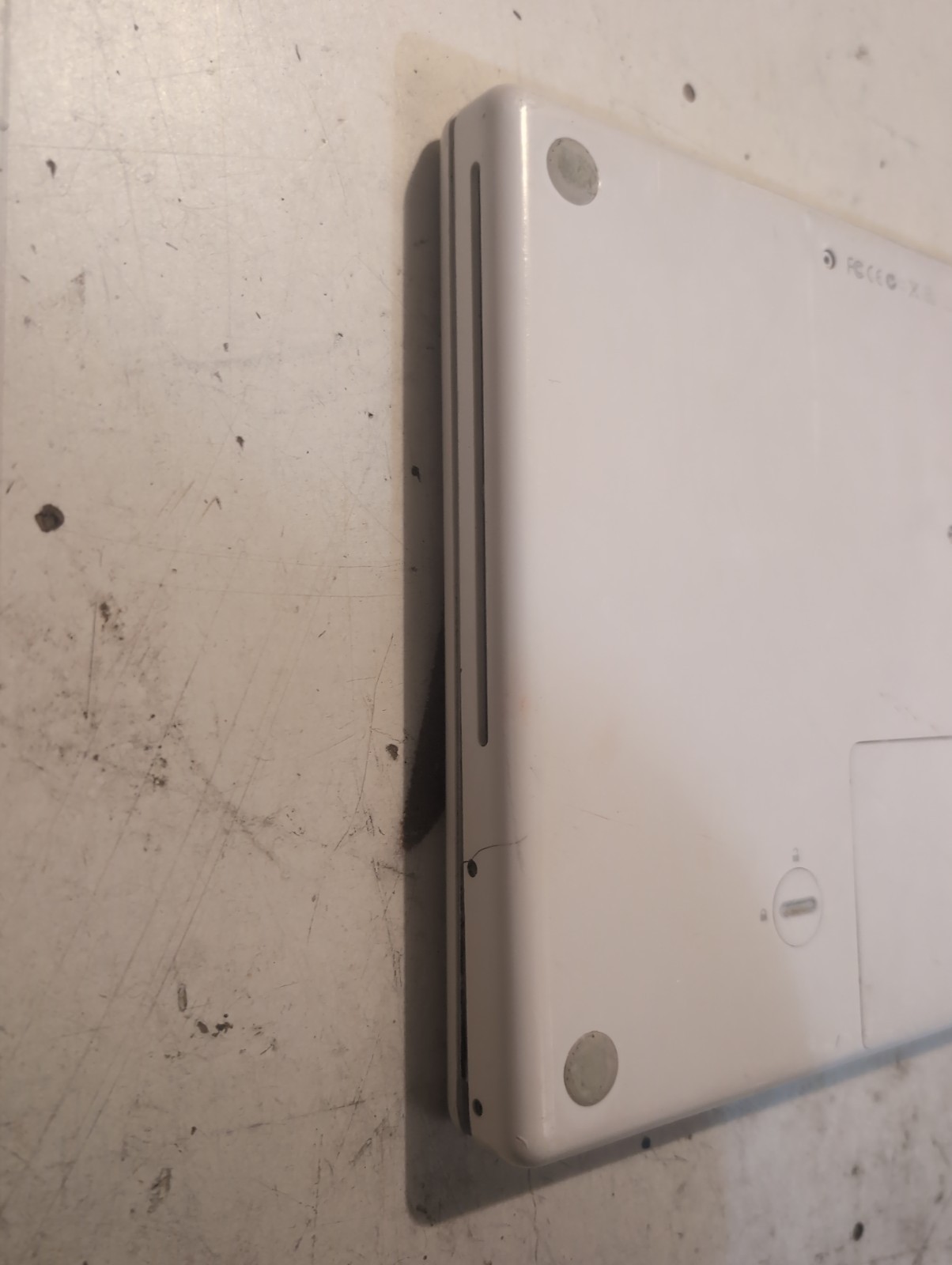 Broken Old Mac Laptop CW-8221-C for Parts Not Working As-Is Read Description