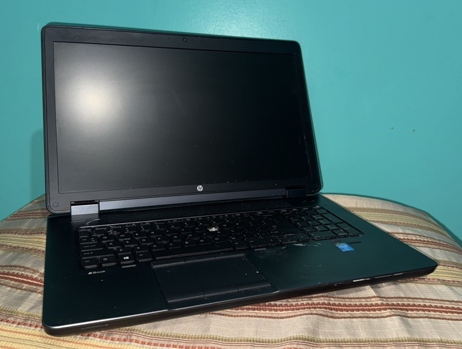 HP ZBOOK 17 G1 (i7-7820HQ 3.90GHZ, 512GB SSD, No RAM, Quadro P3000) FOR PARTS