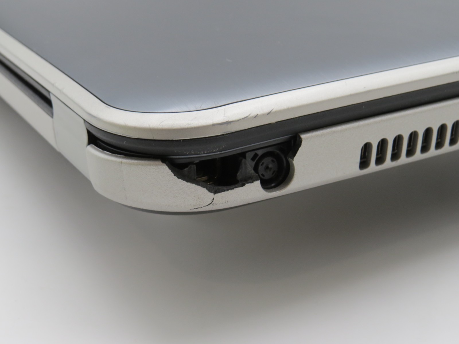Dell Inspiron 15R 5537 | i5-4200U@1.8GHz | 8GB DDR3 | 256GB SSD | 15.6″ | No OS