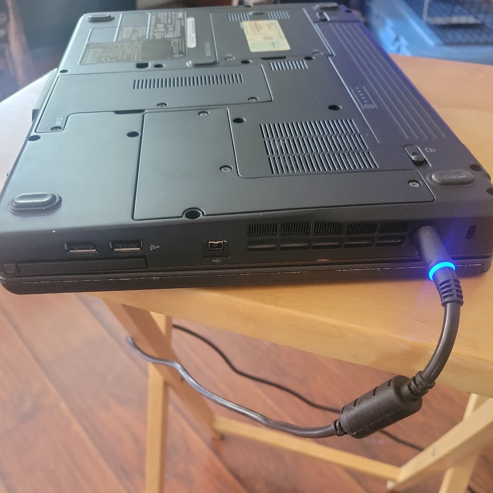 Dell Vostro 1400 Laptop 14” 120GB Intel Core 2 Duo Windows Vista no charger