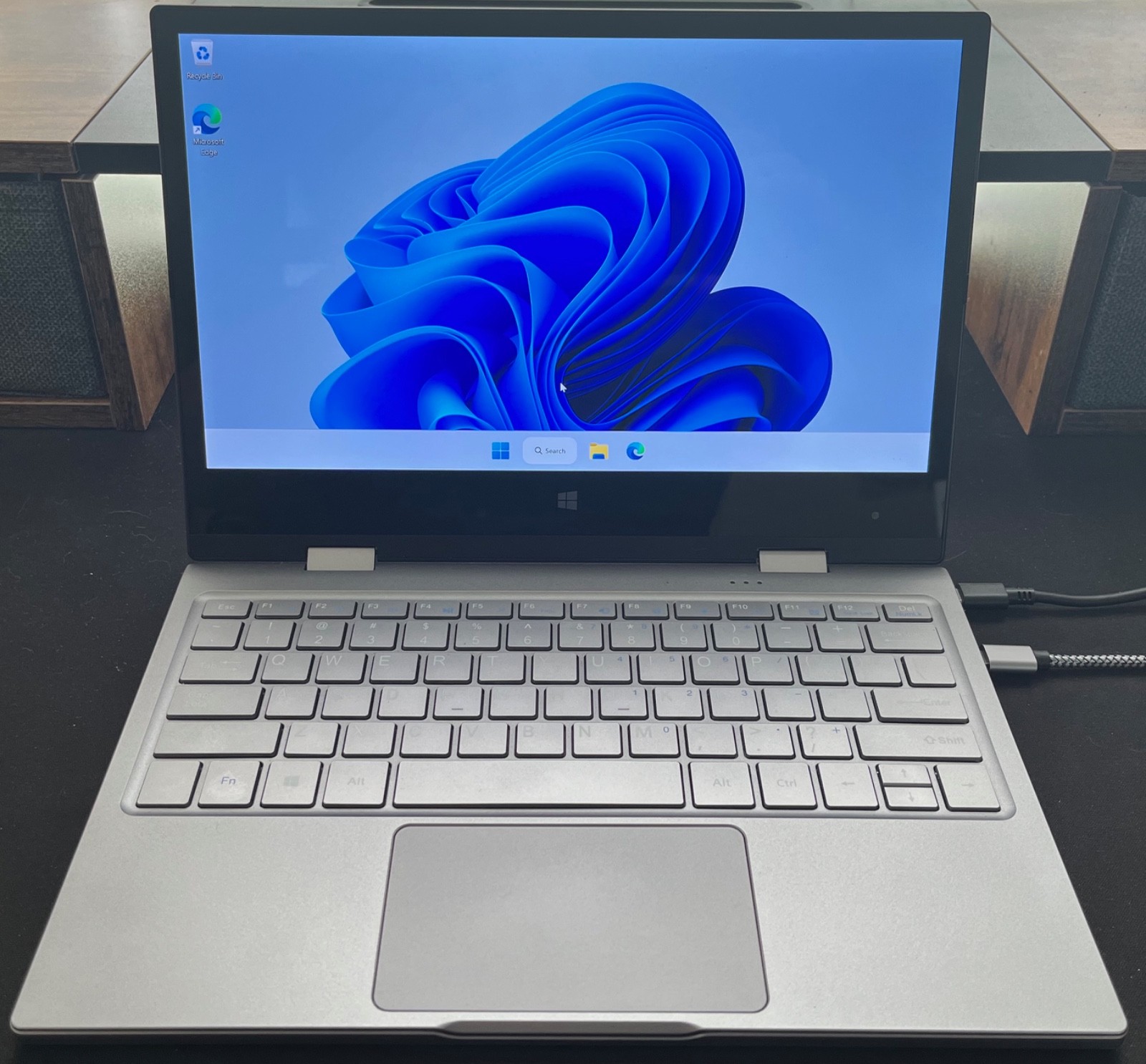 BMAX Y11. 11”. 1.10GHz Intel N4120 Quad-Core.256GB SSD.8GB.Windows 11 Pro (25H2)