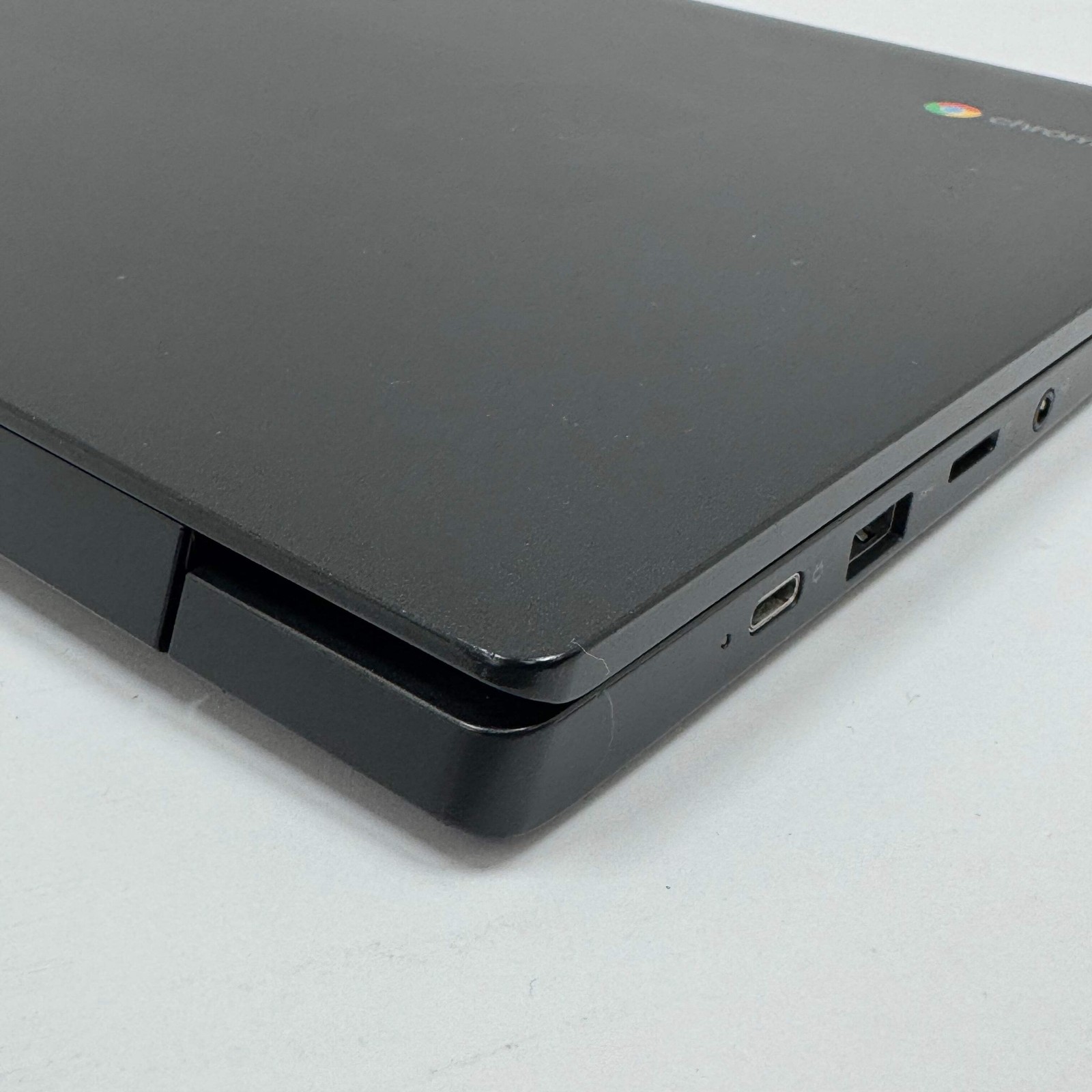 Lenovo Chromebook S340-14 Touch 81V30000US 14″ Celeron N4000 4GB RAM 32GB SSD