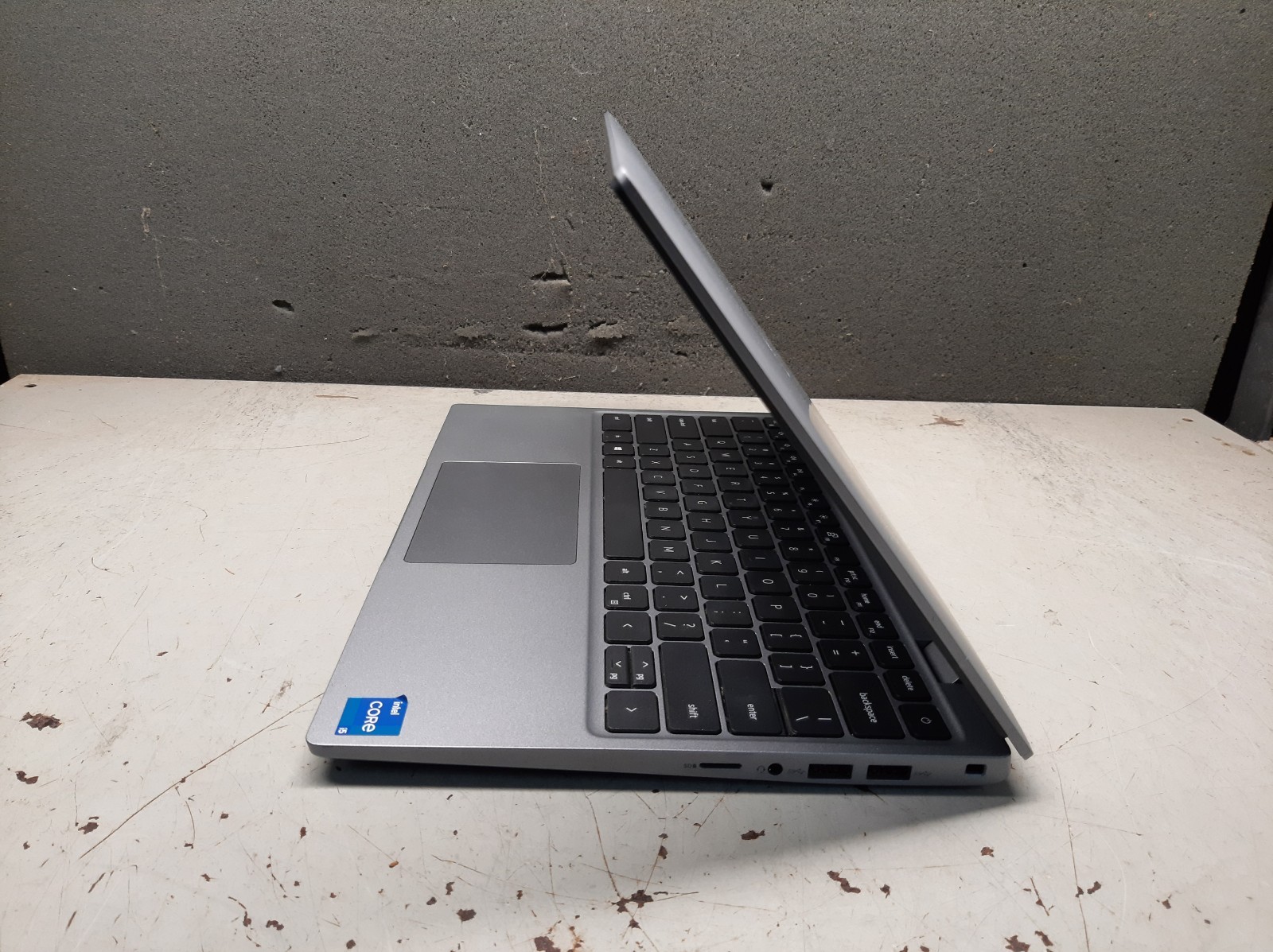 Dell Latitude 3320 13.3″ i5-1135G7 8GB RAM No SSD/OS/Batt