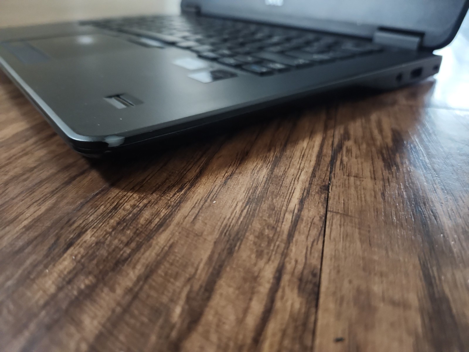 Dell Latitude E7450 14″ Intel i5-5300U 16 GB Case DMG No SSD BATT 69%