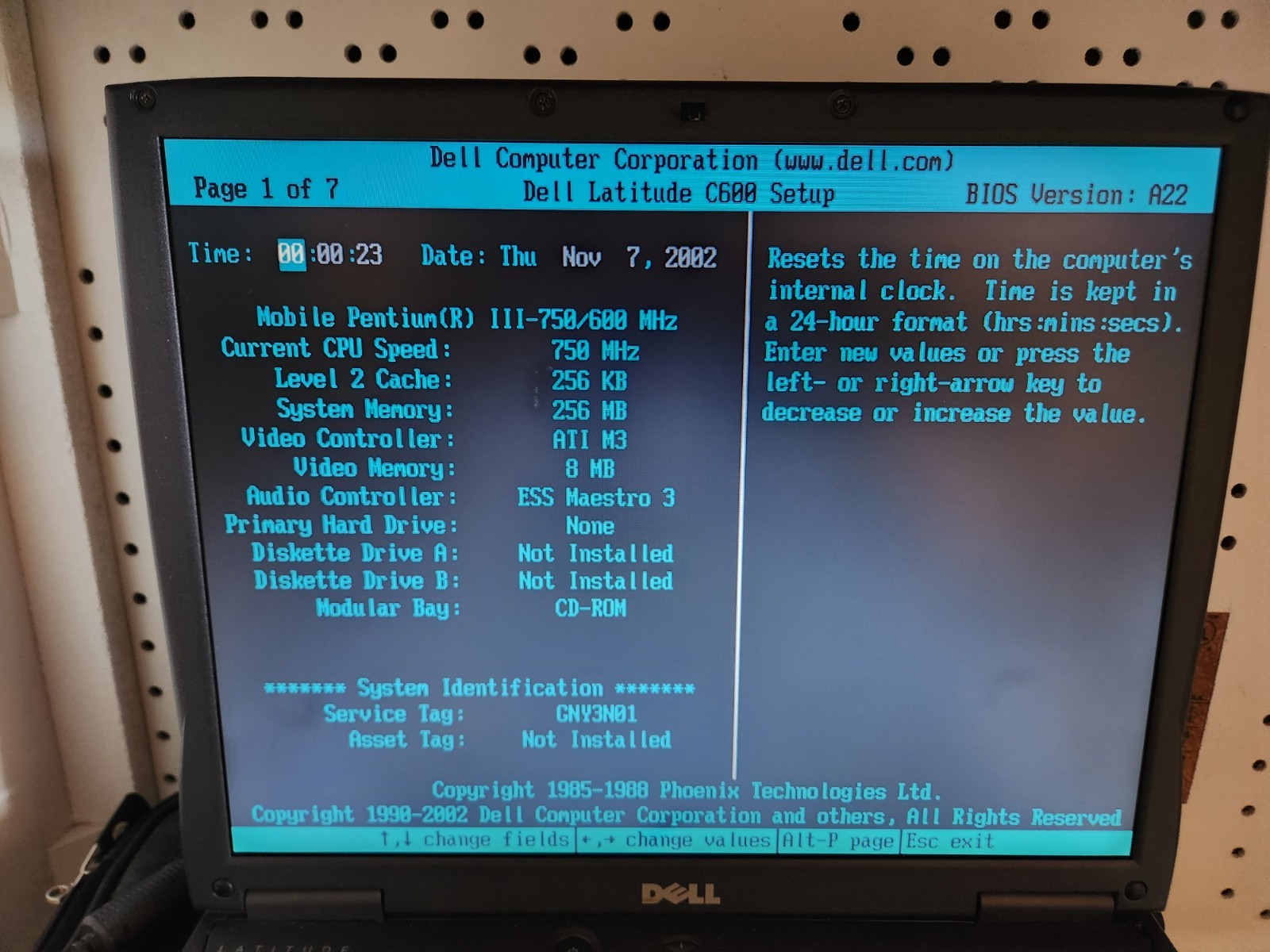Vintage Dell Latitude C600/C500 PP01L Intel Pentium III No HDD w/ Bag & Charger