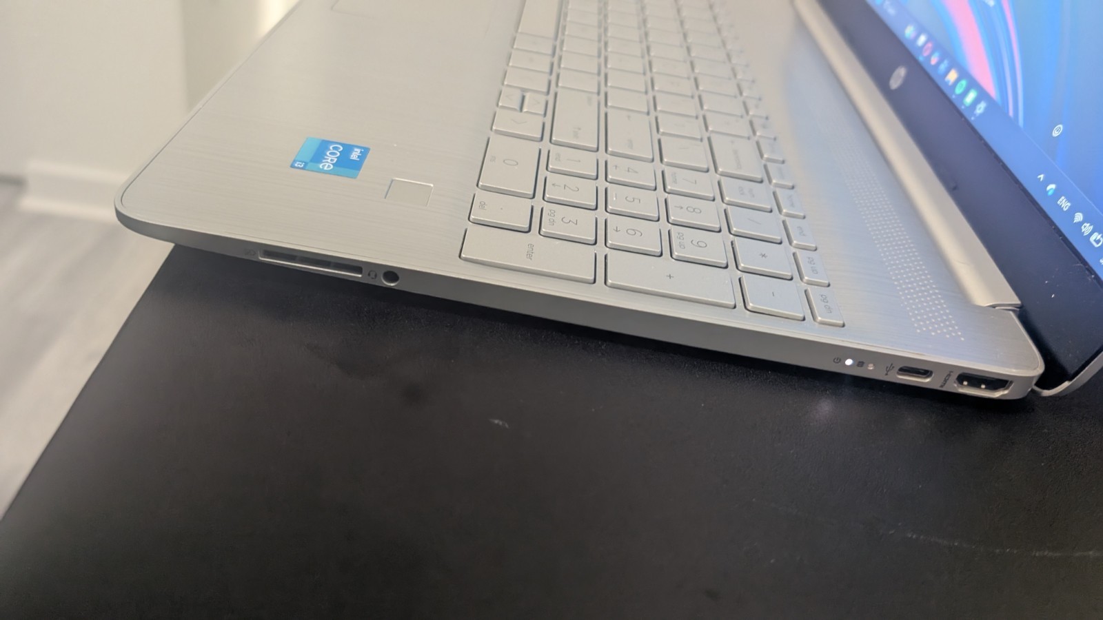 HP Silver Laptop Intel Core i3 15.6″ Screen Webcam Wi-Fi HDMI USB-C