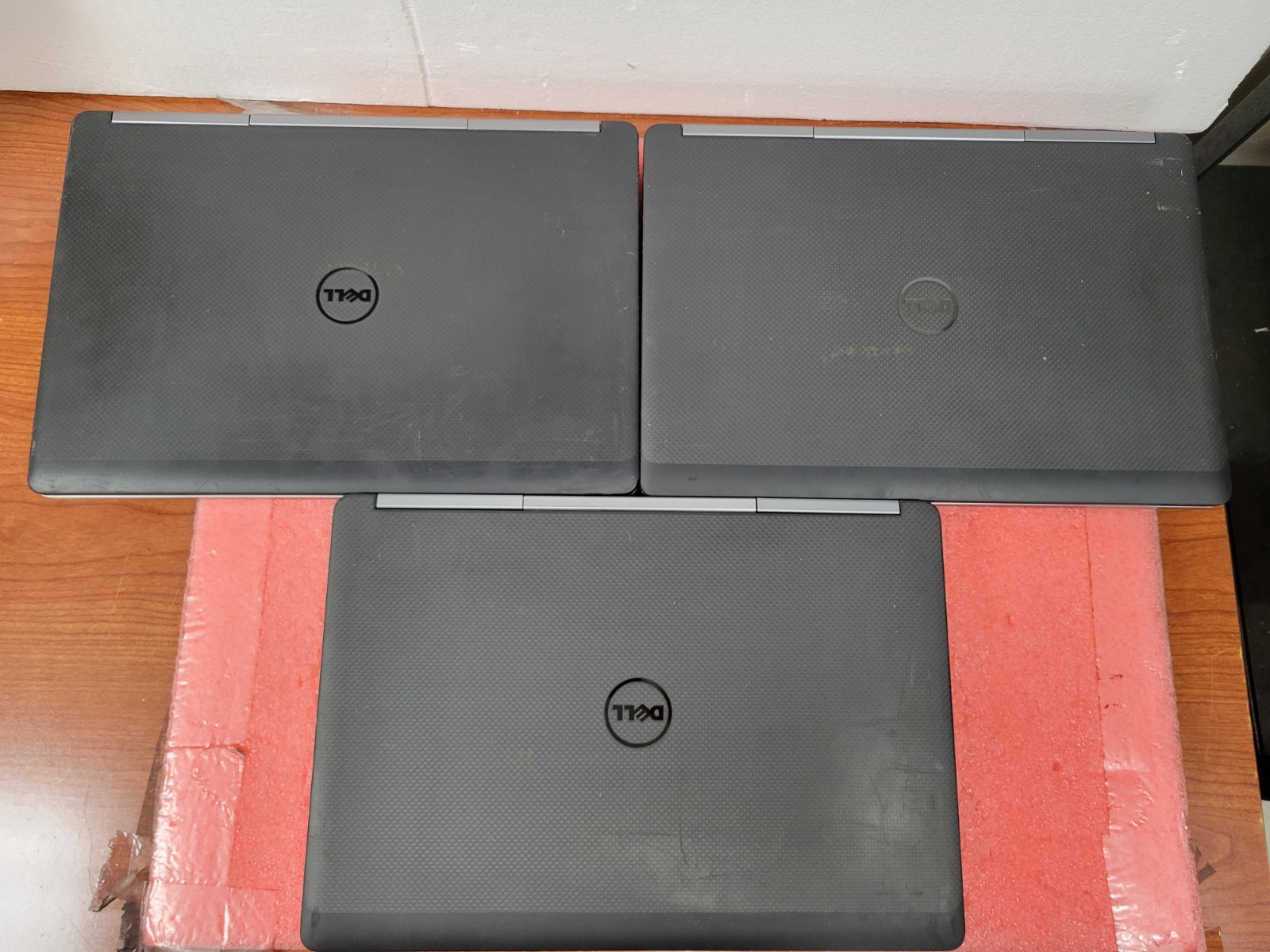 3x Dell Precision 7510/7520 15.6″ E3/i7 (BIOS) *No OS/HDD/RAM/AS IS* | C1061DS