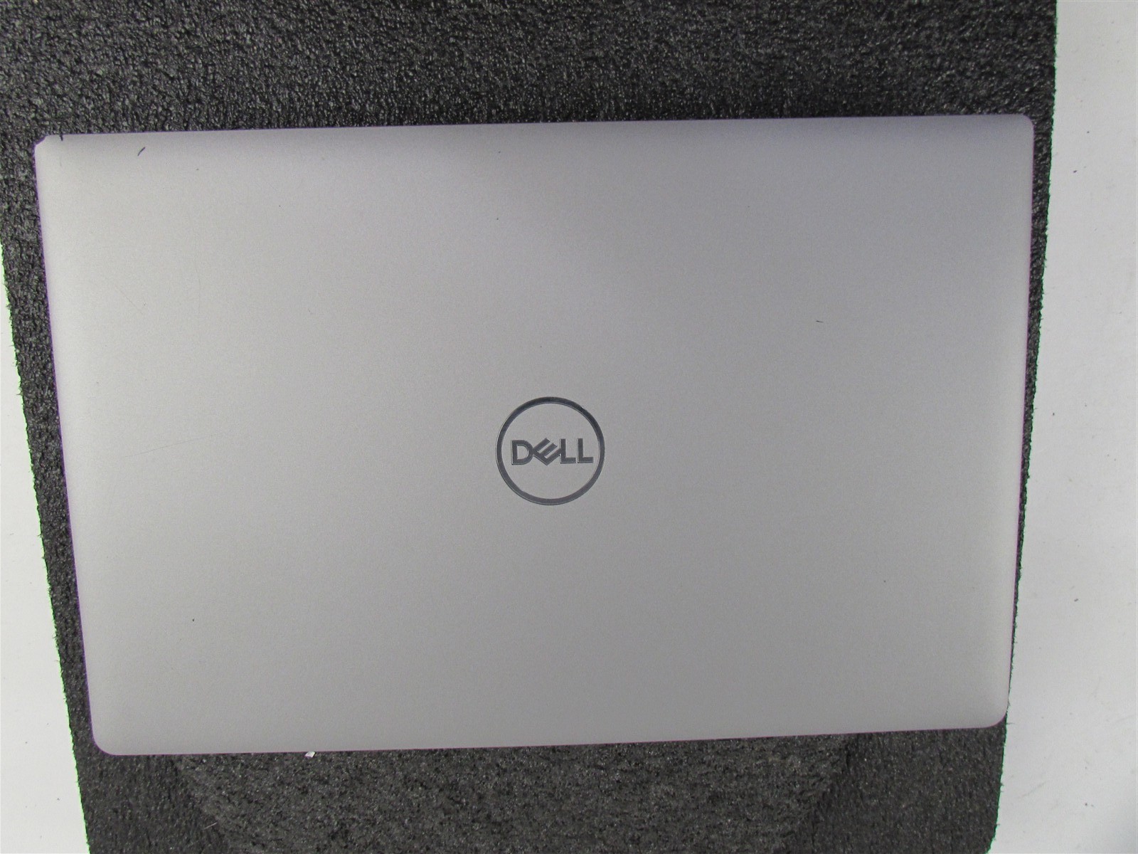 DELL LATITUDE 5520 1920X1080 FHD CORE I7-1185G7 NO SSD 4GB RAM NO O.S