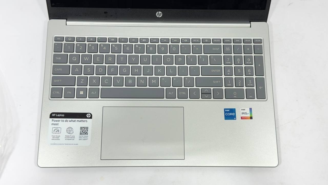 HP 15.6″ Laptop Touchscreen Core i5-1235U 512GB/12GB Windows 11 Home Natural Sil