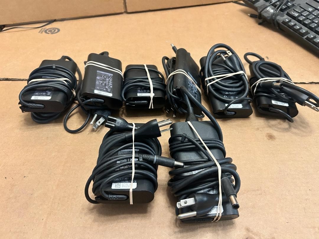 Qty.8 Dell 130W And 90W Laptop Adapters 0V363H 0MYRTG 0C9HYX 05GT3Y 06C3W2